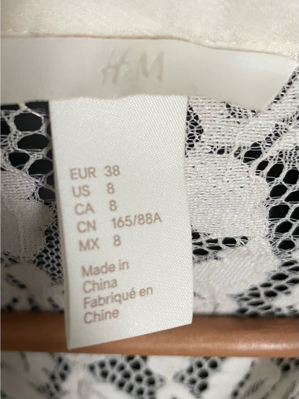 Intricate & exquisite H&M White Lace Blouse w/ Black detailing size 8 - Picture 5 of 6